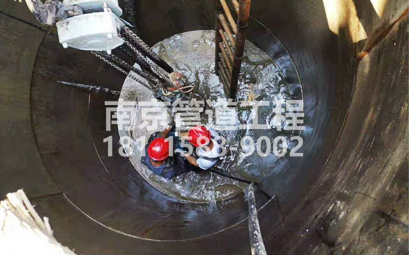 242街道污水池清理