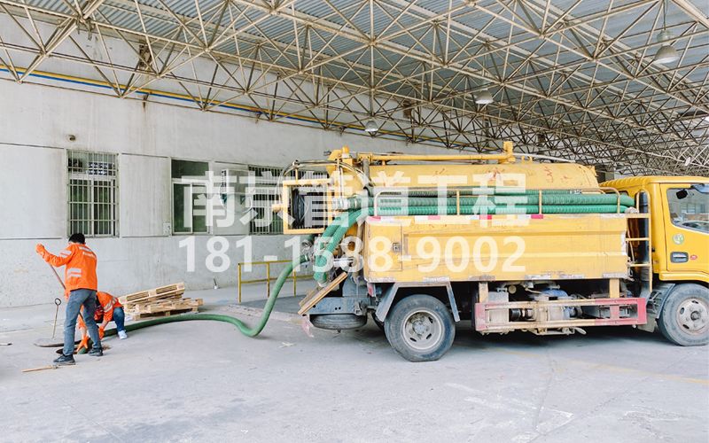 258街道工厂抽污水