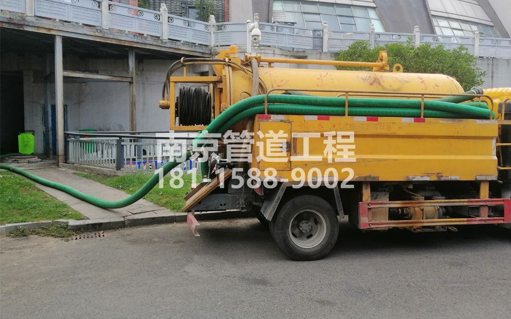 277街道商场隔油池吸污