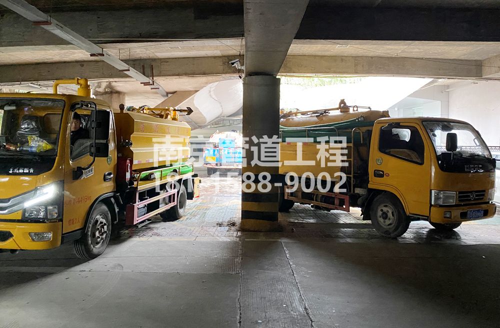 274街道商场地下室化粪池清理