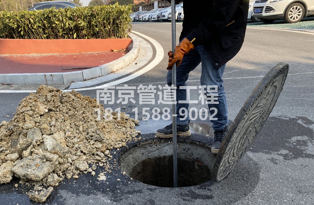 306街道管道油块清理
