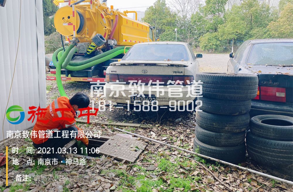 321街道工厂清掏化粪池